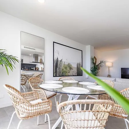 Apartment 71-beachfront, Brand New Luxury Penthouse Benalmádena