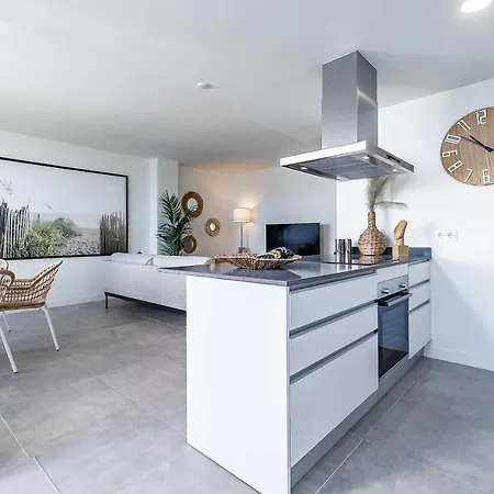 Apartment 71-beachfront, Brand New Luxury Penthouse Benalmádena