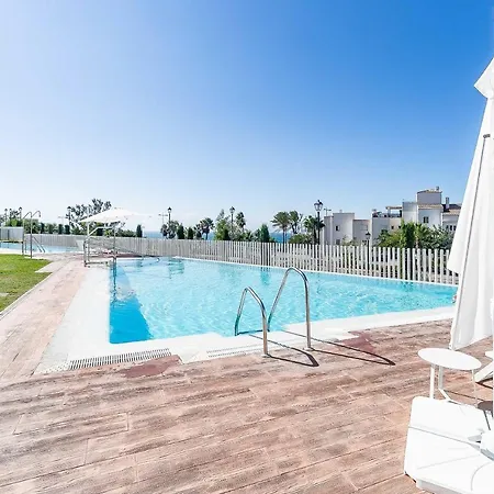 71-beachfront, Brand New Luxury Penthouse Апартаменти *