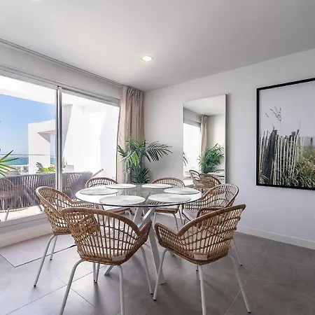 71-beachfront, Brand New Luxury Penthouse Апартаменти