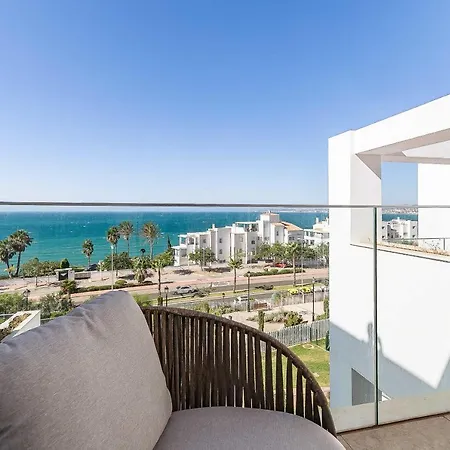Апартаменти 71-beachfront, Brand New Luxury Penthouse