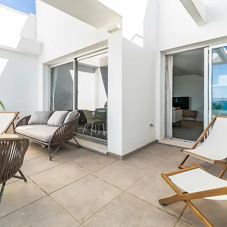 Апартаменти 71-beachfront, Brand New Luxury Penthouse *